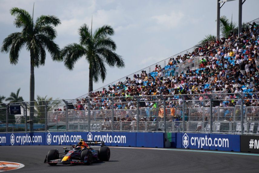 El mexicano Sergio Pérez, de Red Bull, compite en la sesión clasificatoria del Gran Premio de Miami, el sábado 6 de mayo de 2023&nbsp;