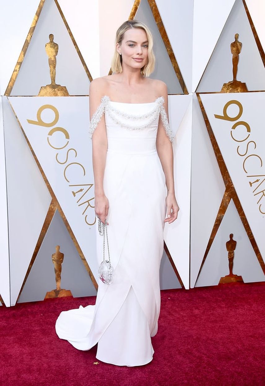Margot Robbie deslumbró en una creación de Chanel.