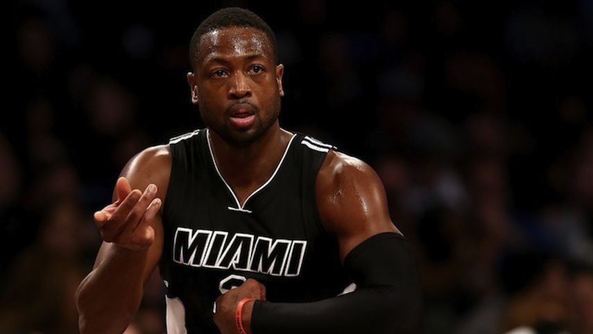 Wade pide 50 millones de dólares para continuar uniformado con el Heat. (ARCHIVO)
