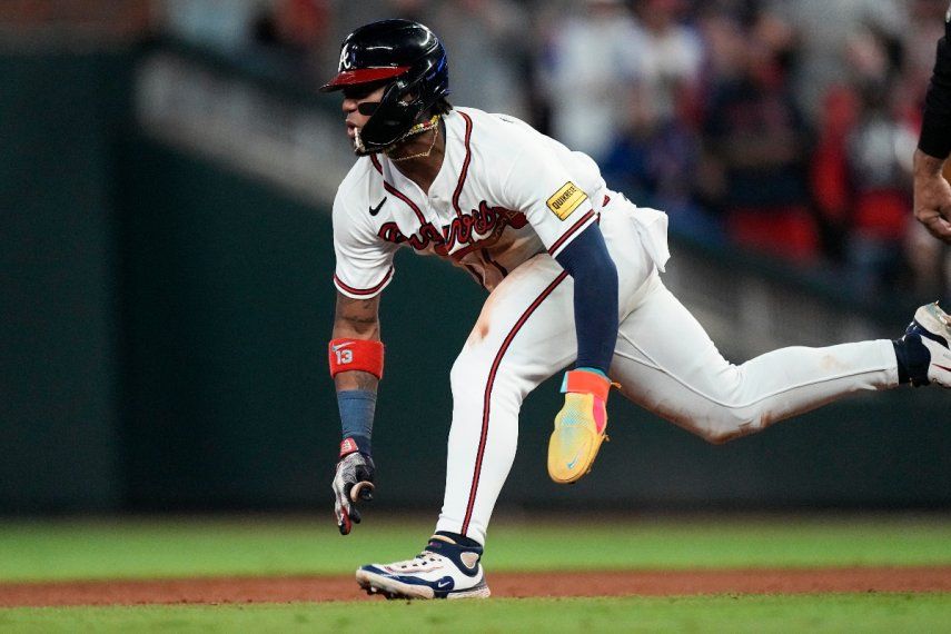 El venezolano Ronald Acuña Jr. se roba la intermedia en el décimo capítulo del juego del miércoles 27 de septiembre de 2023, ante los Cachorros de Chicago&nbsp;