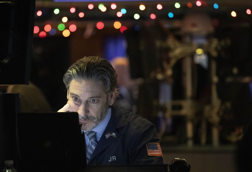 Un corredor trabaja en la Bolsa de Valores de Nueva York, el jueves 2 de enero de 2020.&nbsp;