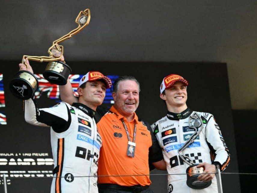 Lando Norris y su equipo de McLaren celebran el triundo conseguido en el Gran Premio de Mónaco&nbsp;