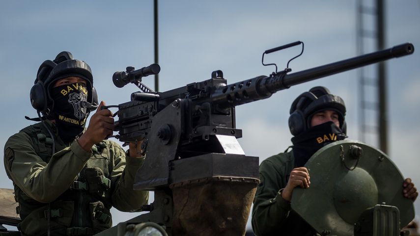 Miembros de las Fuerzas Armadas Nacionales Bolivarianas de&nbsp;Venezuela participan este domingo 8 de enero de 2017, en el Ejercicio de Acción Integral Antiimperialista Zamora 200, en La Guaira.