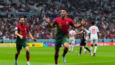 Goncalo Ramos celebra tras anotar el gol inaugural del encuentro entre Portugal y Suiza en el Mundial de Catar.