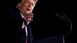 El presidente Donald Trump pronuncia un discurso durante un acto de campaña en apoyo al senador Kelly Loeffler, republicano de Georgia, y David Perdue, en el Aeropuerto Regional Dalton, en Dalton, Georgia.&nbsp;