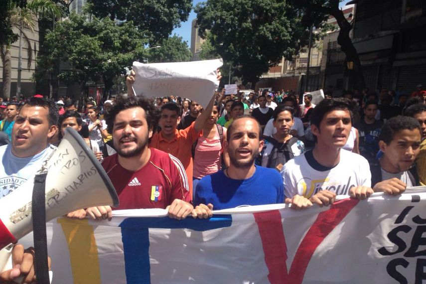 Los estudiantes de las universidades autónomas pretendían llegar hasta el CNE (TWITTER/@HaslerIglesias)