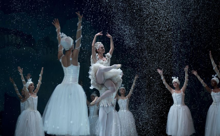 Bailarines del Ballet Nacional de Cuba ejecutan &ldquo;El cascanueces&rdquo; durante la inauguraci&oacute;n del Festival Internacional del Nuevo Cine Latinoamericano.