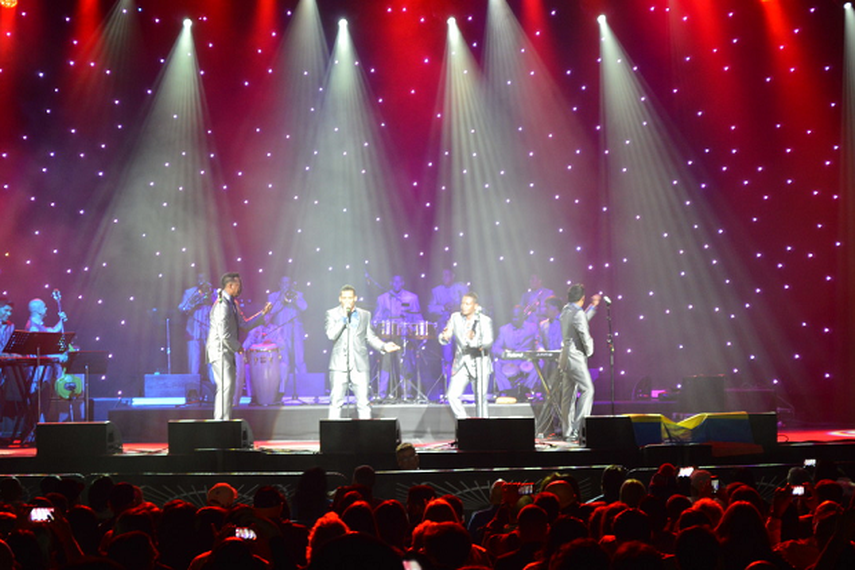 El Grupo Niche durante uno de sus conciertos. (CORTESÍA)