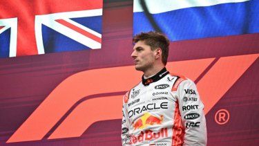 El holandés Max Verstappen, de Red Bull, celebra en el podio después de ganar el Gran Premio de Japón, el 6 de abril de 2025.