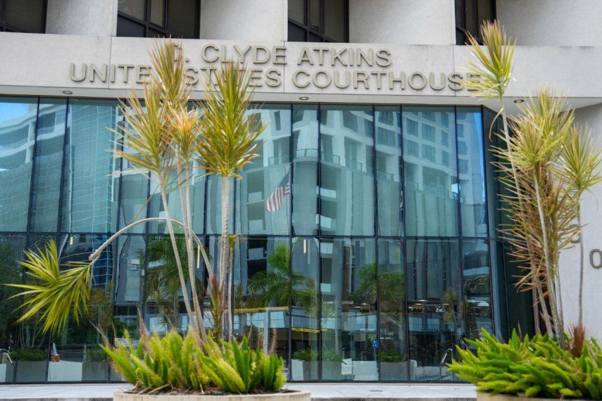 El edificio de Justicia C. Clyde Atkins donde se lleva a cabo el juicio del exministro venezolano y empresario colombiano Alex Saab este viernes, en Miami, Florida