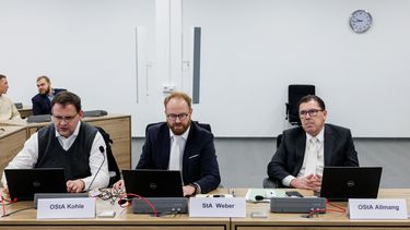 Los fiscales estatales toman asiento en el Tribunal Regional Superior de Dresden, este de Alemania, el 10 de enero de 2023 antes de una audiencia en el juicio por un robo de joyas en el museo Green Vault (Gruenes Gewoelbe) en el Palacio Real de Dresden en noviembre de 2019.