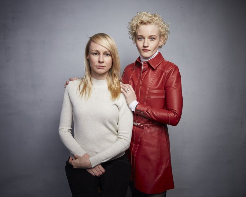 La escritora y directora Kitty Green y Julia Garner durante la promoci&oacute;n del film en el Sundance Film Festival.