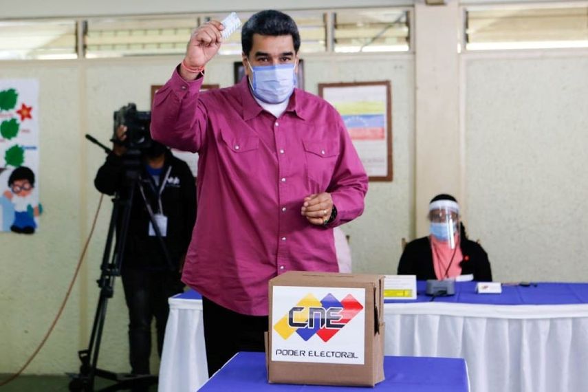 Nicolás Maduro, tras votar en las elecciones legislativas de Venezuela, el 6 de diciembre de 2020.