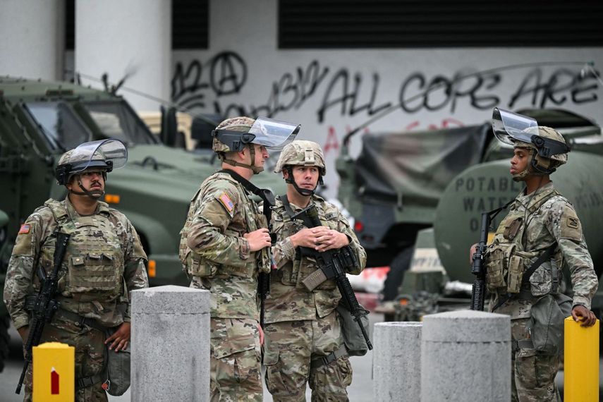 Miembros de la Guardia Nacional de California en la ciudad de Los Ángeles.