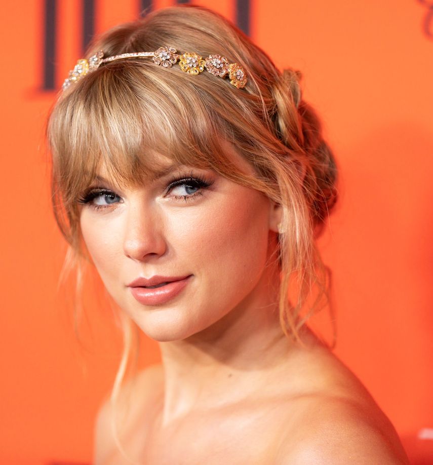 Swift desveló hoy la canción ME! junto a su videoclip correspondiente, que contó con la dirección de la cantante y de Dave Meyers