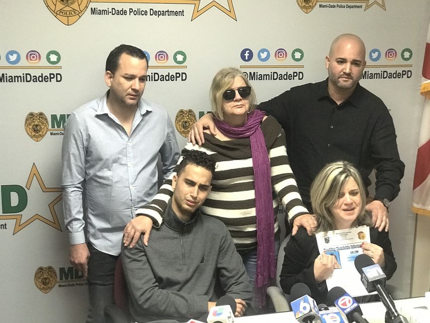 Familiares de Melissa González piden ayuda a la comunidad para obtener información sobre la muerte de la joven.