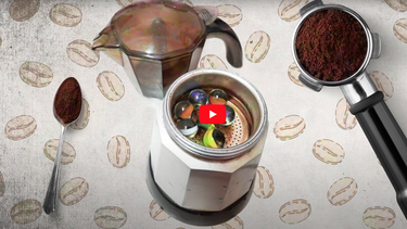 Usar bolas para estirar el caf&eacute; es un recurso usado en el Periodo Especial en&nbsp;Cuba.