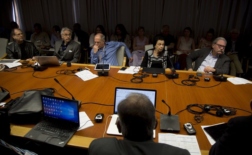 Cient&iacute;ficos cubanos y extranjeros se encuentran en La Habana ,Cuba, el 2 de marzo de 2020 para evaluar la posibilidad de que el uso de pesticidas sea el responsable de los extra&ntilde;os s&iacute;ntomas, como p&eacute;rdida auditiva o dolores de cabeza, sufridos por diplom&aacute;ticos estadounidenses y canadienses hace dos a&ntilde;os.