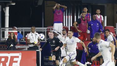 Rooney dio las tres asistencias de gol de su equipo que marcha de último en la Conferencia Este.