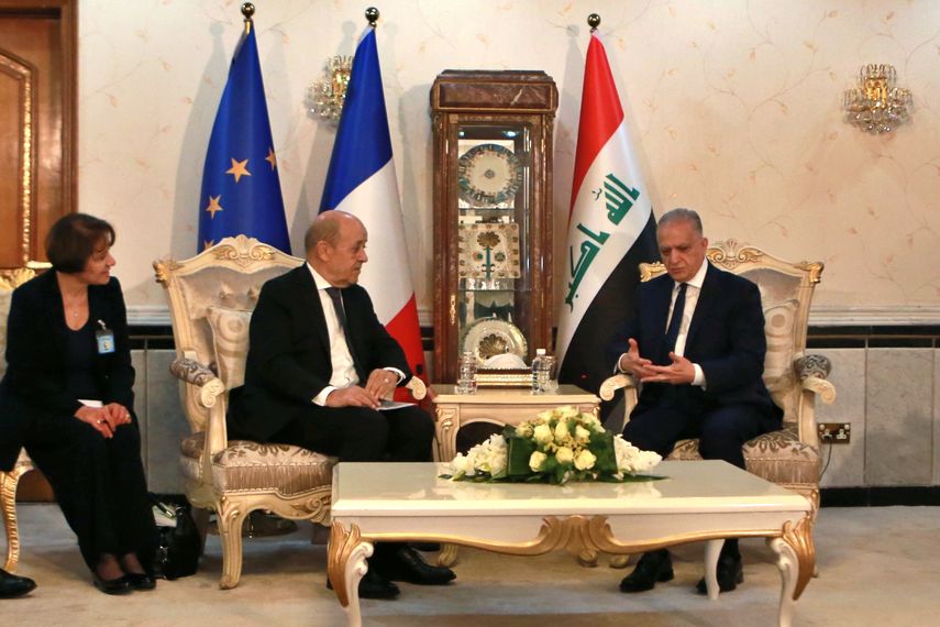 El ministro iraqu&iacute; del Exterior, Mohamed Alhakim, derecha, dialoga con su hom&oacute;logo franc&eacute;s Jean Yves Le Drian en el MInisterio de Relaciones Exteriores en Bagdad, Irak, el jueves 17 de octubre de 2019.&nbsp;