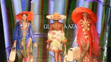 Giannina Azar se lució en la pasarela de Miami Fashion Week con su propuesta veraniega, en la que los grades sombreros y las playeras fueron protagonistas.&nbsp;
