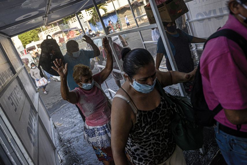 Medidas de control sanitario en San Salvador (El Salvador) por el coronavirus .&nbsp;