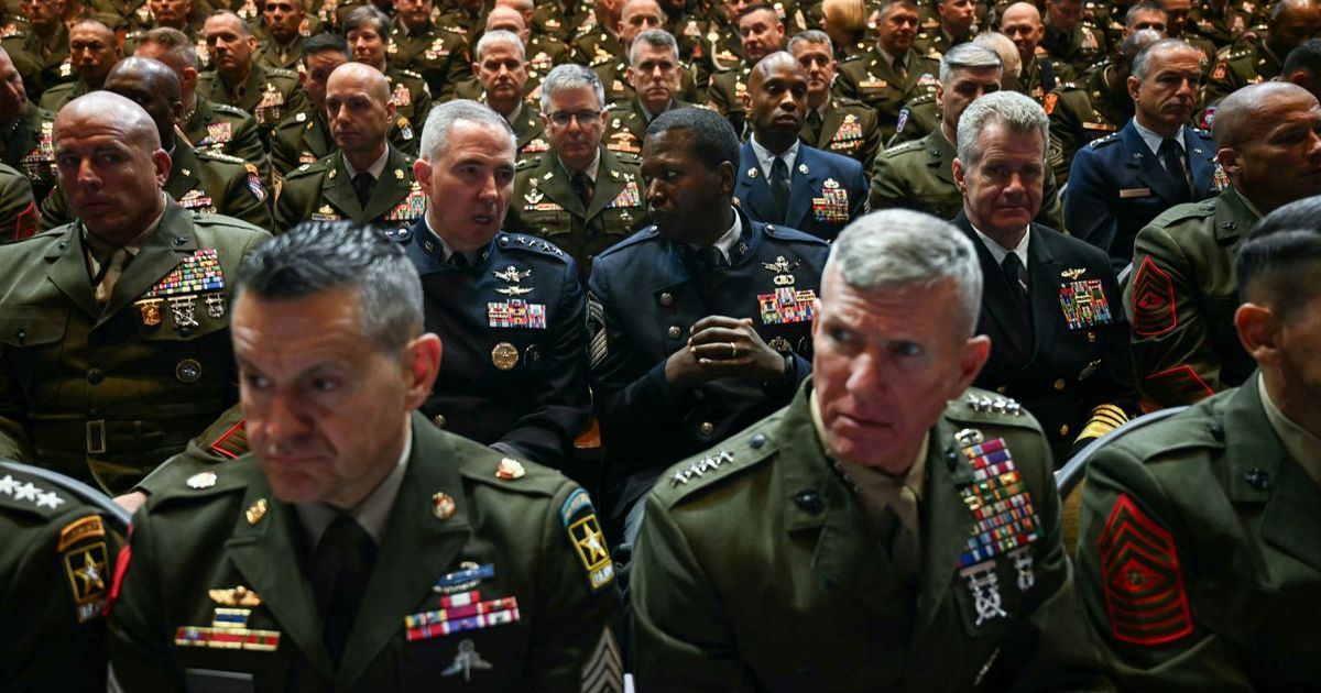 Trump dice que “resucitará el espíritu guerrero” del Ejército de EEUU