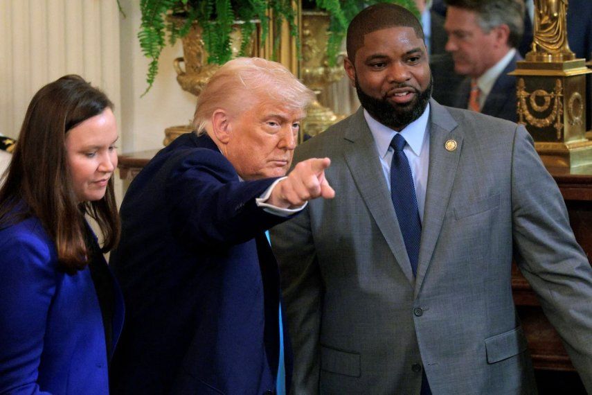 El presidente Donald Trump, junto al representante Byron Donalds y a la senadora Ashley Moody (izquierda), en la Casa Blanca, Washington, D.C. &nbsp;