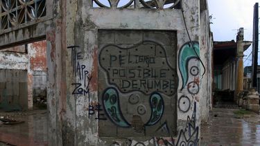 Edificación en peligro de derrumbe en el Cerro, La Habana.&nbsp;