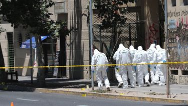Junto con los miembros del GOPE de la unidad de explosivos,&nbsp;funcionarios de la Policía de Investigaciones (PDI) de&nbsp;Chile&nbsp;peinan en estos momentos la zona palmo a palmo para recuperar pistas que puedan esclarecer los ocurrido.