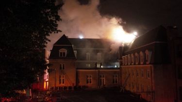 Los Bomberos de Washington tardaron unas dos horas en sofocar el potente fuego y fueron necesarios más de 100 efectivos y 20 vehículos.