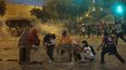 Los manifestantes chocan con la policía antidisturbios durante una protesta contra el gobierno de la presidenta Dina Boluarte en Lima, Perú.