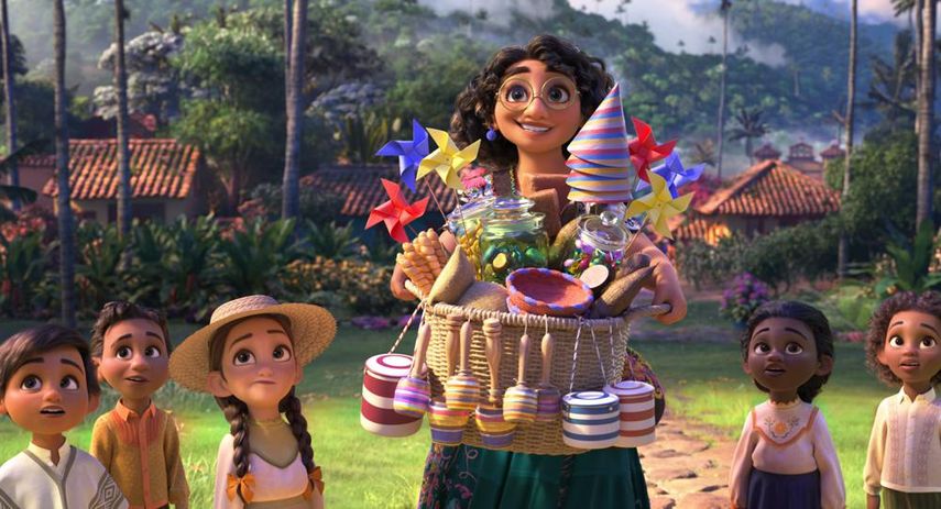 En esta imagen difundida por Disney, Mirabel, cuya voz hace Stephanie Beatriz, en una escena de la cinta animada Encanto.&nbsp;