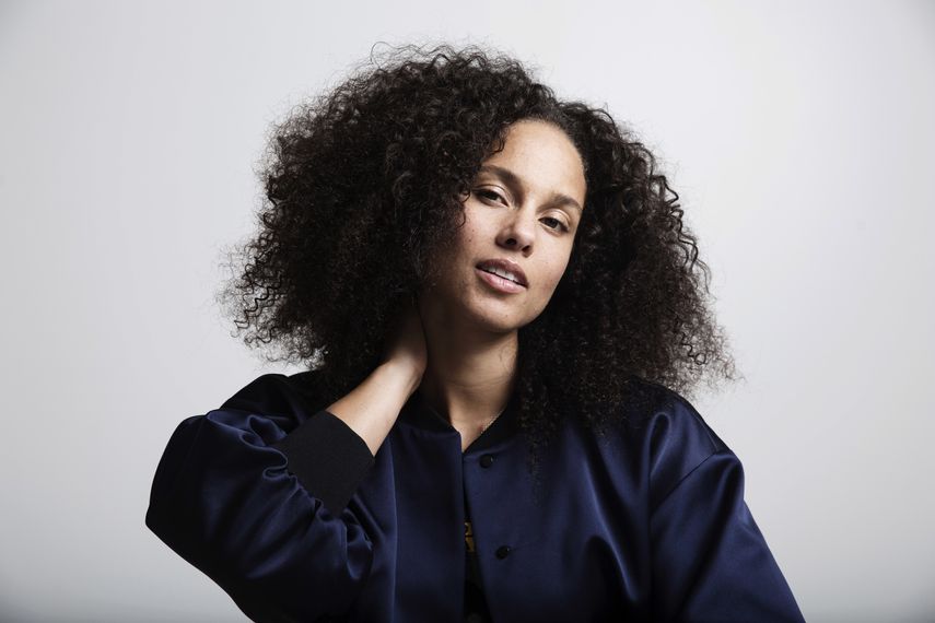 En esta foto del 2 de noviembre del 2016, Alicia Keys posa en Nueva York. La cantautora publica un libro de memorias, More Myself, el martes 31 de marzo del 2020.&nbsp;