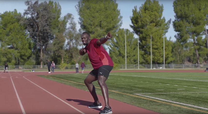 En esta imagen sin fecha proporcionada por Michelob ULTRA aparece el velocista Usain Bolt en una escena del comercial de la compa&ntilde;&iacute;a para el Super Bowl de la NFL de 2020.&nbsp;