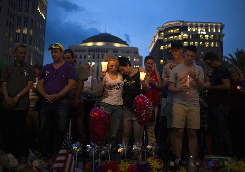 Vigilia en honor a las víctimas del tiroteo&nbsp;en un club LGBTI en&nbsp;Orlando. El tirador murió en el&nbsp;altercado con la Policía después de la toma de rehenes en el club.