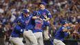 Los jugadores de los Cachorros celebran la victoria en el séptimo juego de la Serie Mundial contra los Indios de Cleveland