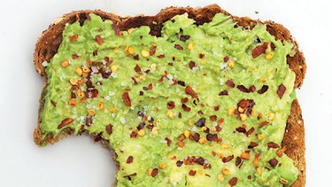 Las tostadas de aguacate son saludables gracias al aguacate ser considerado una grasa buena