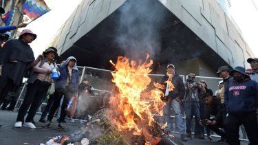 Los simpatizantes del expresidente de Bolivia Evo Morales protestan en la plaza Murillo para exigir que se le permita postularse para un cuarto mandato como presidente en las próximas elecciones generales, en La Paz el 4 de junio de 2025.