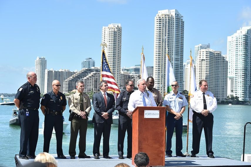 Rueda de prensa del Alcalde Giménez con autoridades de policía de varios municipios del condado (Álvaro Mata)
