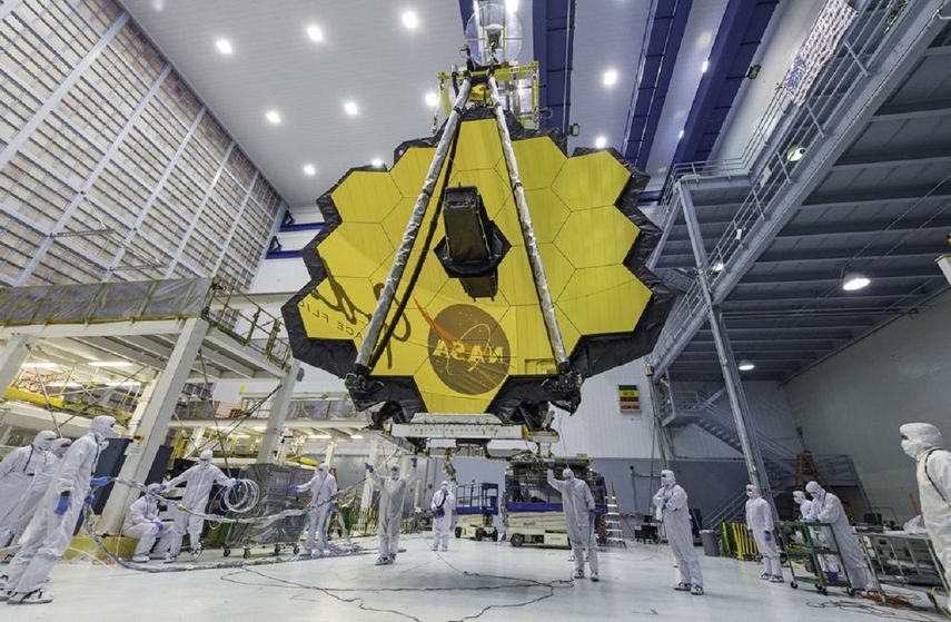 Entran en funcionamiento instrumentos del telescopio espacial James Webb