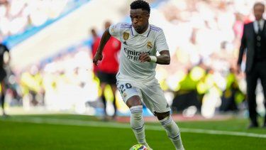 Vinicius Jr., del Real Madrid, controla el balón en el encuentro ante el Espanyol en la liga española el sábado 11 de marzo del 2023.&nbsp;