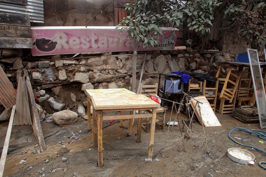 Vista de los escombros que dejó una inundación en Tarazona, en el distrito de Chosica, en la ciudad de Lima.
