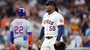 Framber Valdez, #59 de los Astros de Houston, reacciona al salir del montículo durante la quinta entrada contra los Mets de Nueva York en el Día Inaugural en el Daikin Park, el 27 de marzo de 2025 en Houston, Texas.&nbsp;