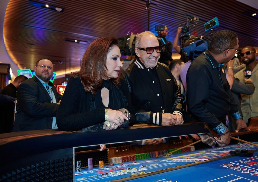 Gloria y Emilio Estefan estuvieron presentes en el lanzamiento de juegos de mesa en el Seminole Hard Rock Hotel & Casino.&nbsp;