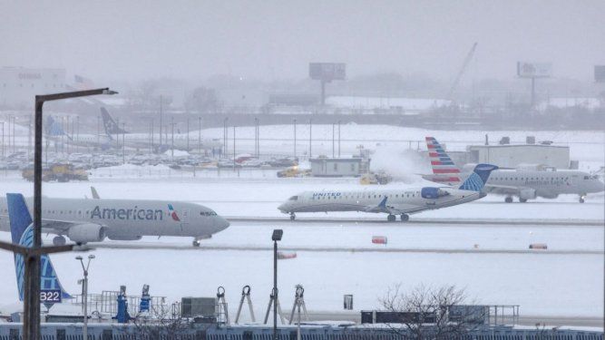Por la fuerte tormenta invernal, las aerolíneas cancelaron más de 1.000 vuelos en Estados Unidos.&nbsp;