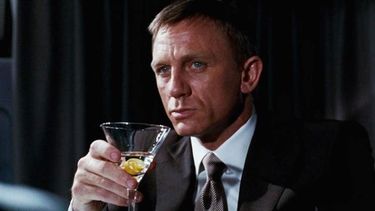 Daniel Craig como James Bond.