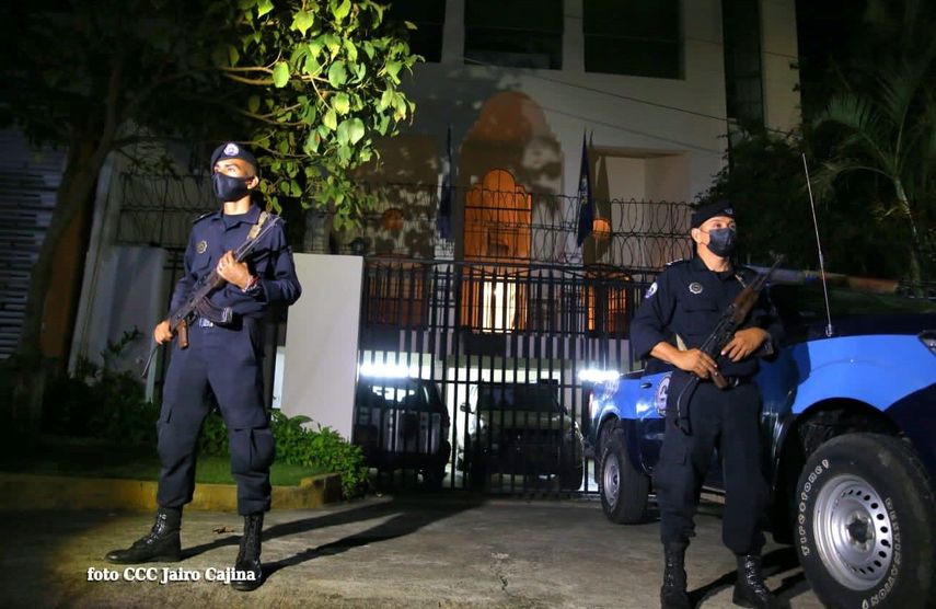 Oficiales de la Dirección de OPeraciones Especiales de la Policía en la sede que ocupó la Organización de Estados Americanos (OEA), en Managua, Nicaragua.&nbsp;
