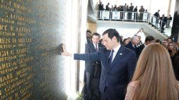 Marco Rubio rindiendo homenaje a diplomáticos estadounidenses fallecidos en el cumplimiento del deber el 21ENE25.&nbsp;