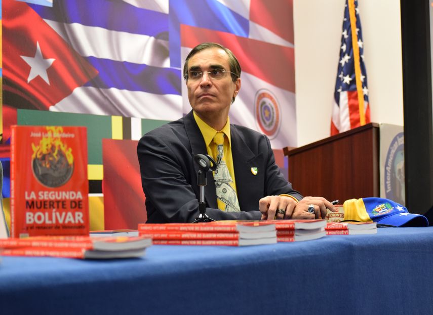 El economista&nbsp;José Luis Cordeiro durante la presentación de su libro La Segunda Muerte de Bolívar